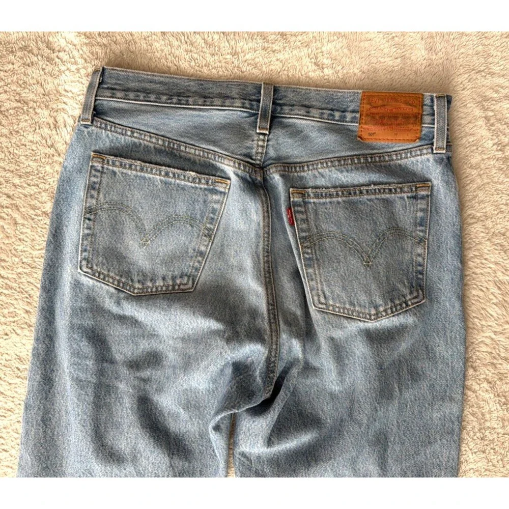 Levi’s 501 Jeans Mens 29x28 Distressed Light Blue